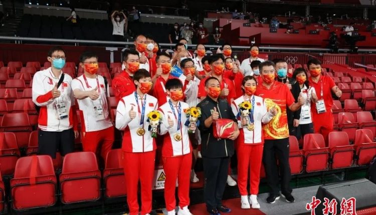 图为赛后合影。