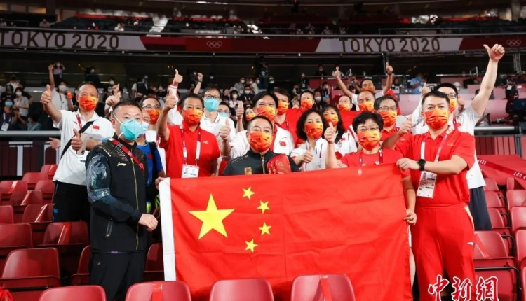 图为中国队团队合影。