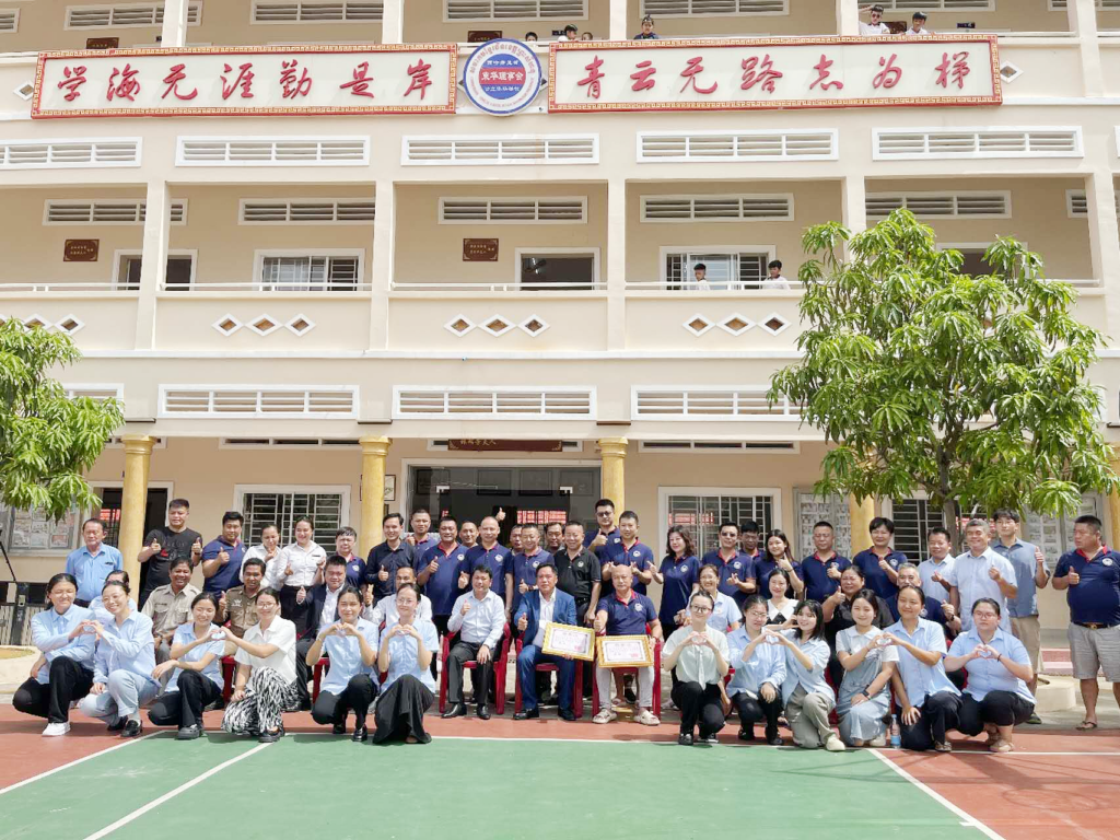 心系华校献爱心 浓浓关怀显温情——西港华商侨胞为港华学校师生送上儿童节、端午节慰问