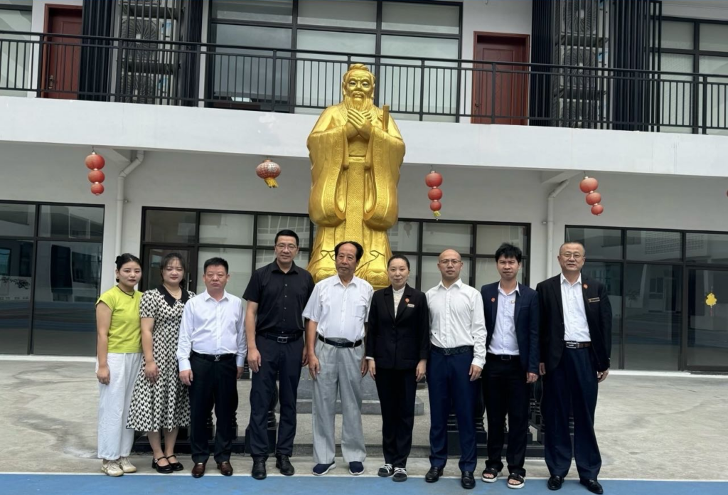 柬埔寨安徽总商会莅临端华大学参观