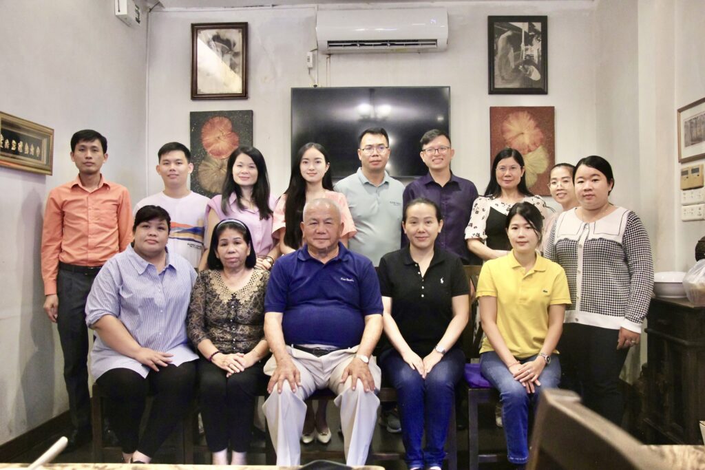 广肇学校为外派教师和志愿者教师举办欢送会
