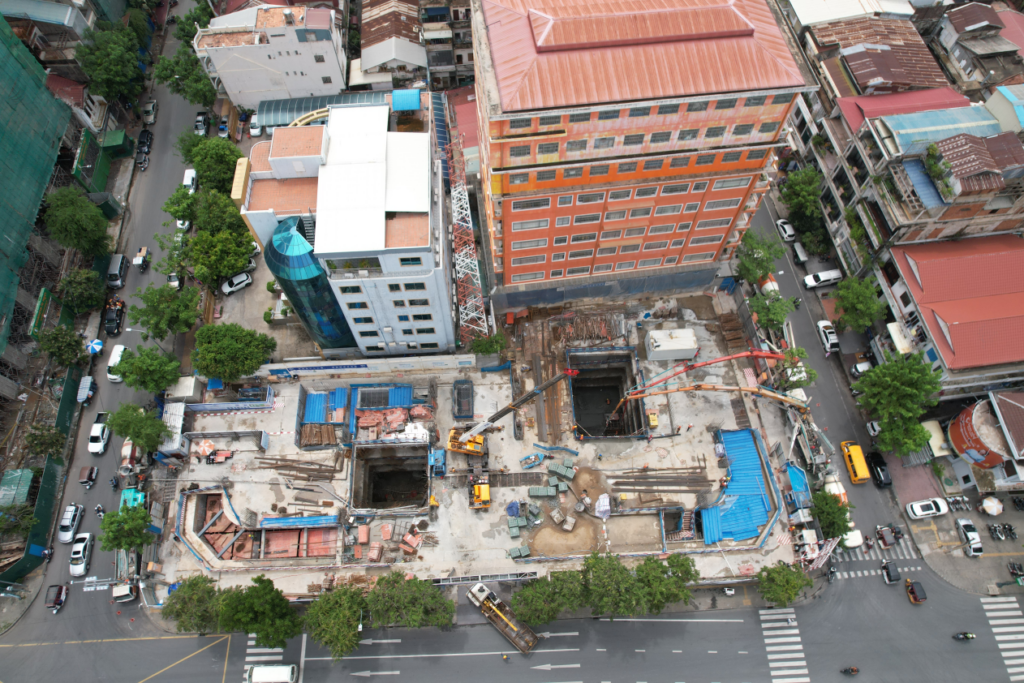 上海宝冶柬埔寨金边诺罗敦商务中心工程基础筏板完成浇筑