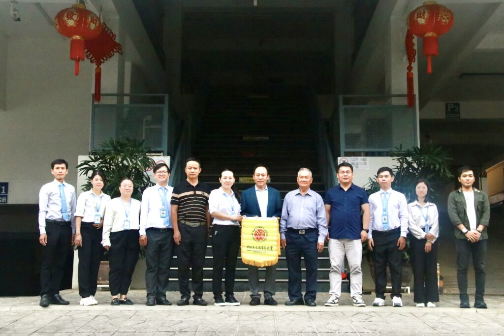 中国华文教育基金会代表团访问广肇学校