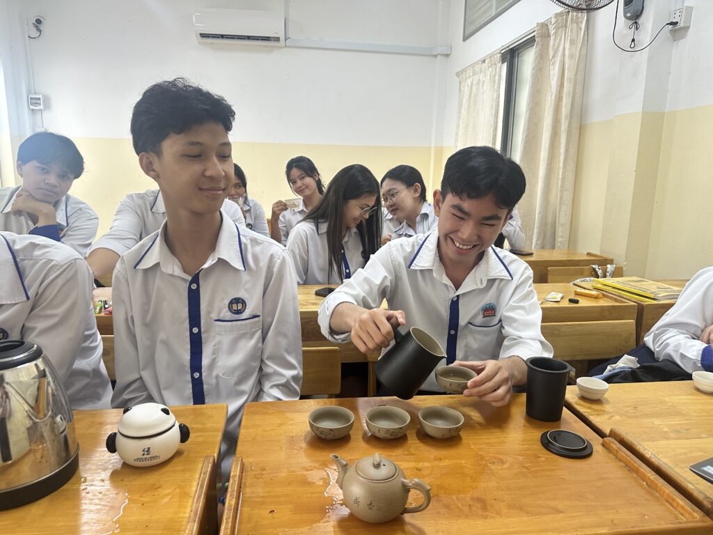 “茶香四溢，文化共融”——民生学校茶文化体验活动成功举办