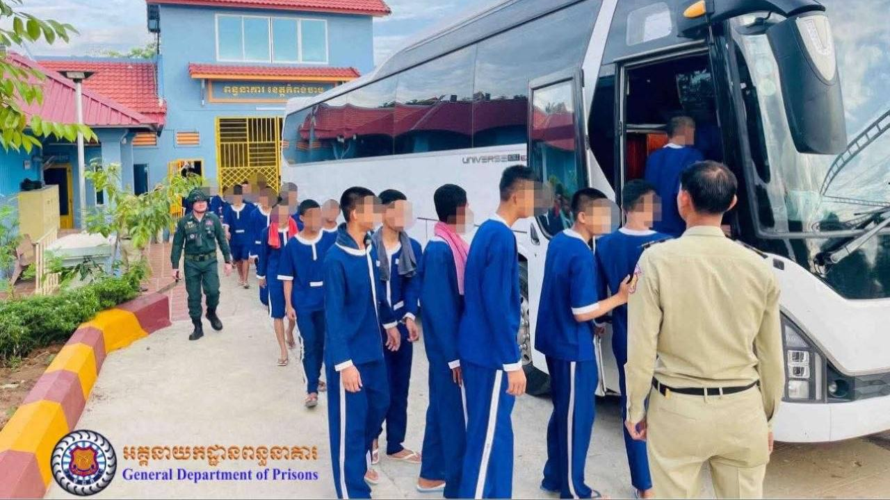 ទណ្ឌិតជាក្មេងទំនើងជិត ៨០០នាក់ ត្រូវបានផ្ទេរទៅកាន់មណ្ឌលកែប្រែគោលដៅ ដើម្បីចូលរួមការងារជួរមុខ