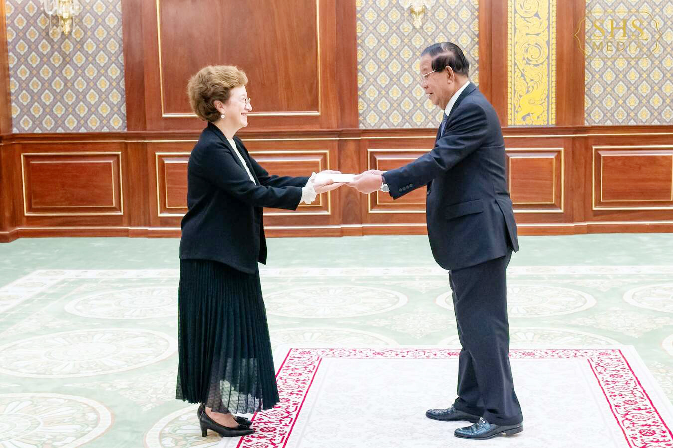 洪森亲王会见哥伦比亚新任驻柬大使