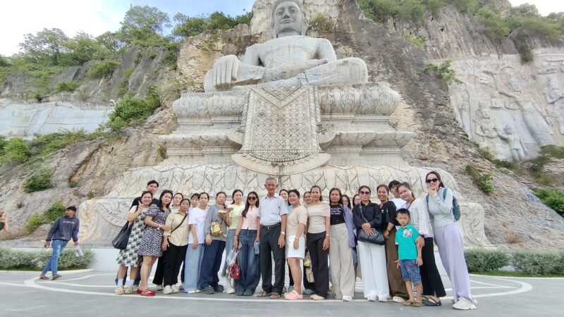 果香为伴，中柬同游  ——吾哥比里中华学校组织中柬教师参观珠山深洛榴莲园