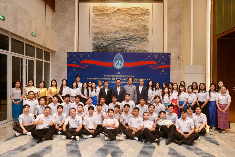 刘凡阁下赴安徽看望AMT奖学金留学生 勉励学有所成报效祖国