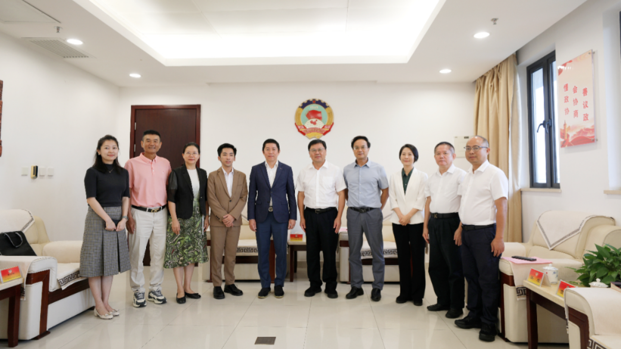 海口政协主席梁谋与柬埔寨皇家政府律师符树安一行座谈交流
