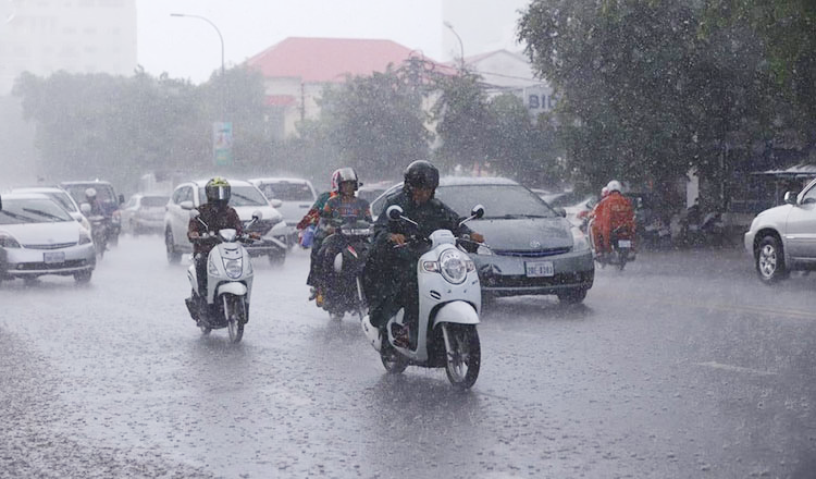 受台风间接影响柬埔寨多地迎雷雨天气