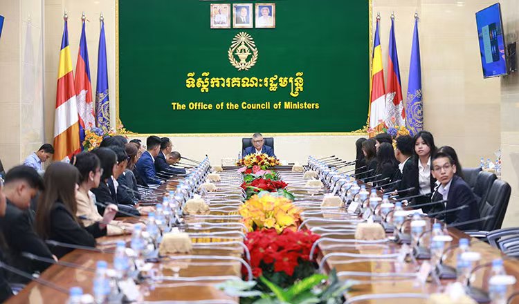 国务部长蔡西纳烈会见赴俄留学生  寄语以先进知识服务国家建设