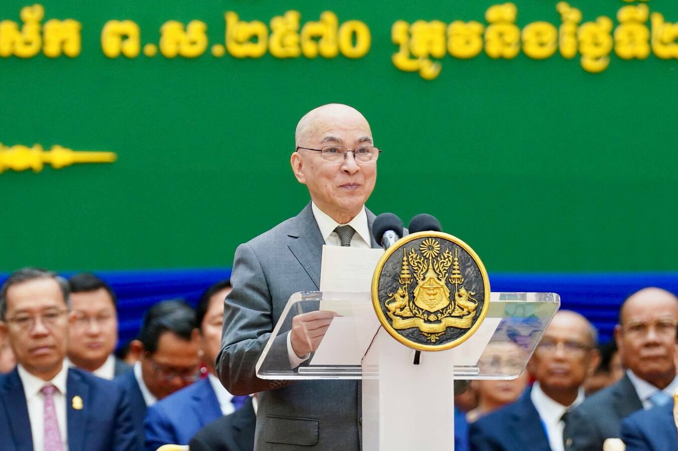 ព្រះមហាក្សត្រ ស្តេចយាងជាព្រះរាជាធិបតីភាពដ៏ខ្ពង់ខ្ពស់បំផុត ក្នុងព្រះរាជពិធីសម្ពោធដាក់ឱ្យប្រើប្រាស់ជាផ្លូវការនូវ «វិមានសាមគ្គីភាព» នៃព្រឹទ្ធសភាកម្ពុជា