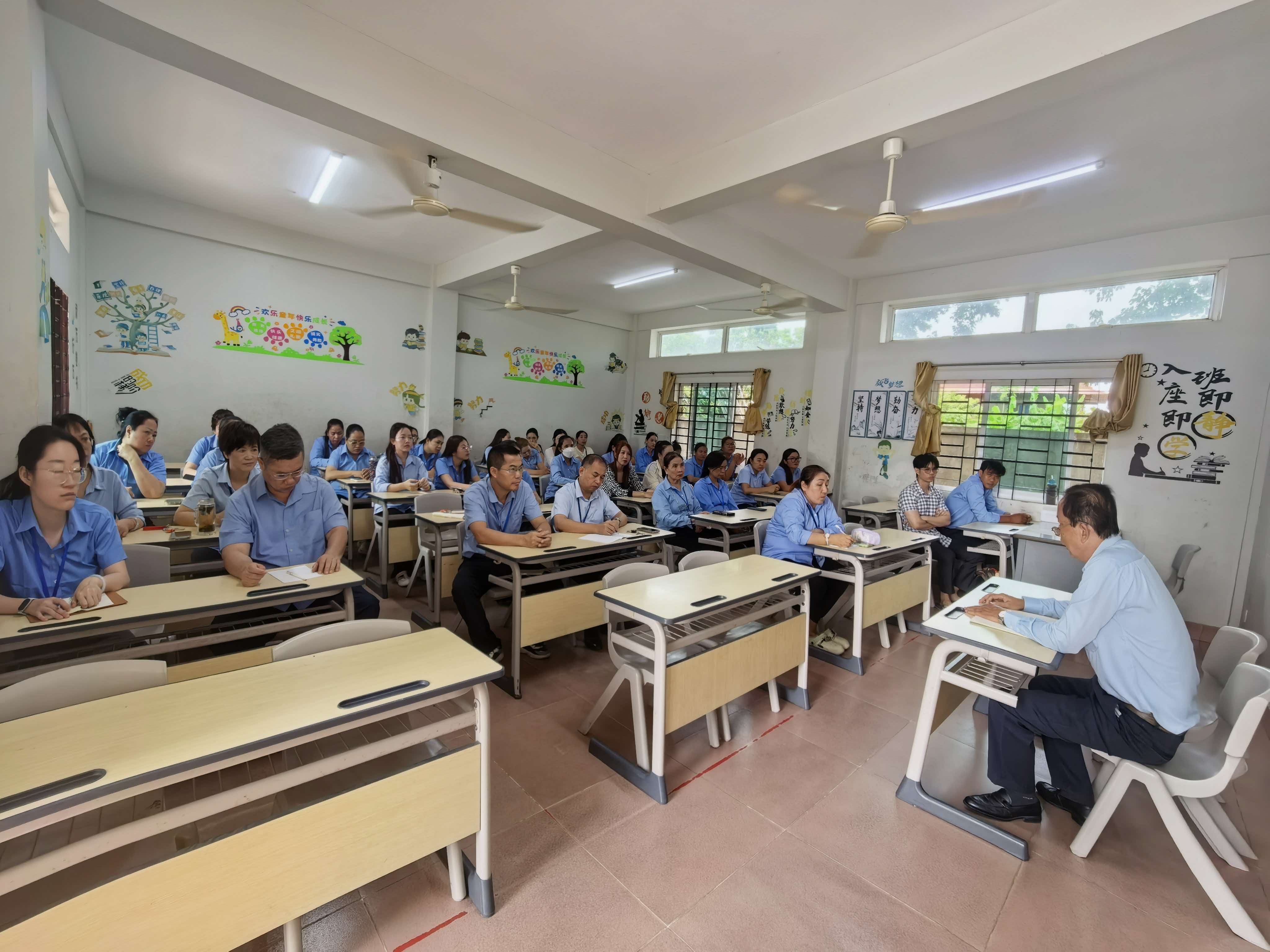 新程谋部署 聚力育芳华  ——暹粒省公立中山学校召开新学期校务工作会议