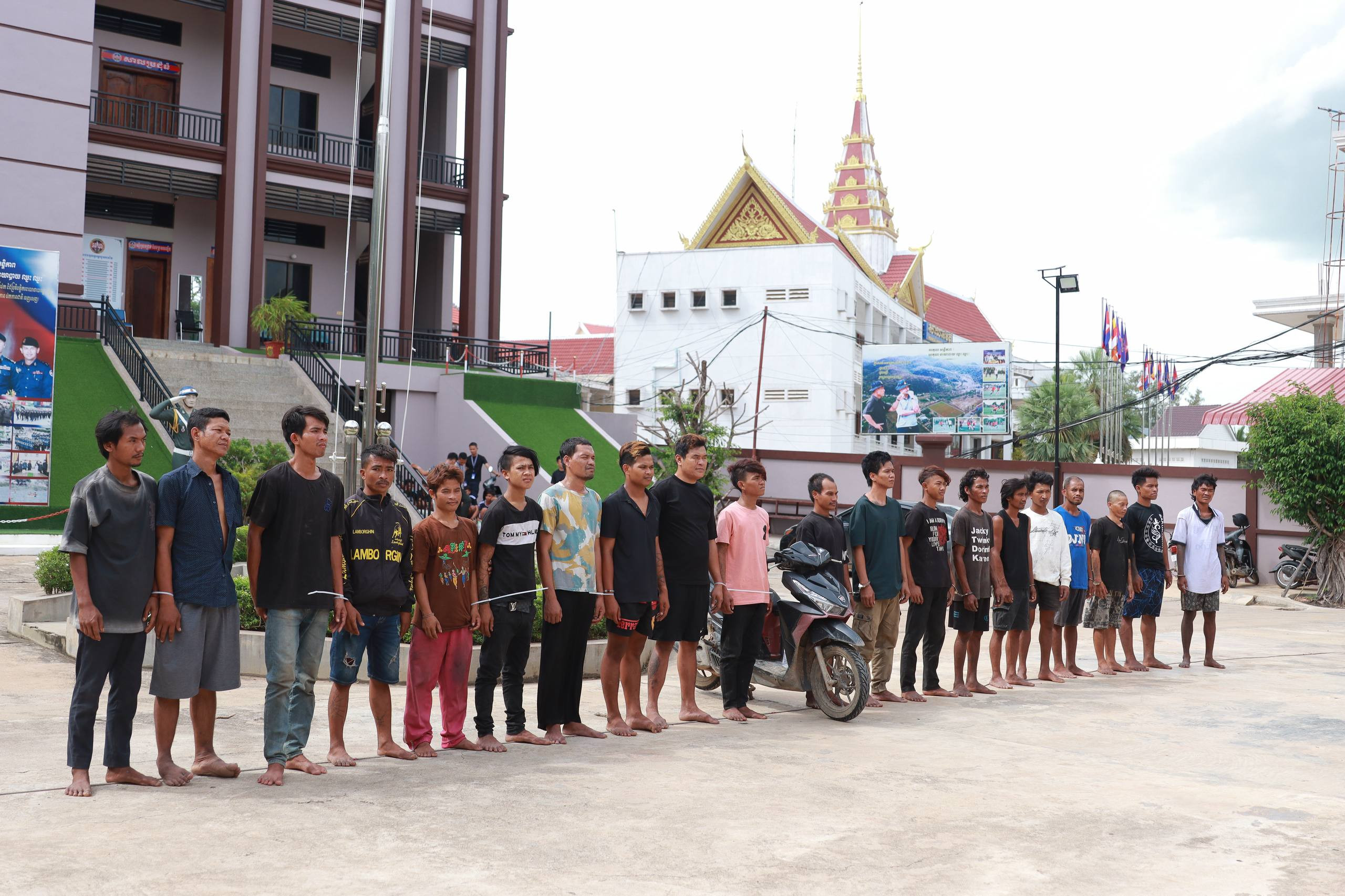 កម្លាំងអាវុធហត្ថក្រុងប៉ោយប៉ែត បង្ក្រាបបទល្មើសគ្រឿងញៀន និងក្មេងទំនើង ឃាត់ខ្លួនជនសង្ស័យ ៣០នាក់ បញ្ជូនទៅសាលាដំបូងខេត្ត