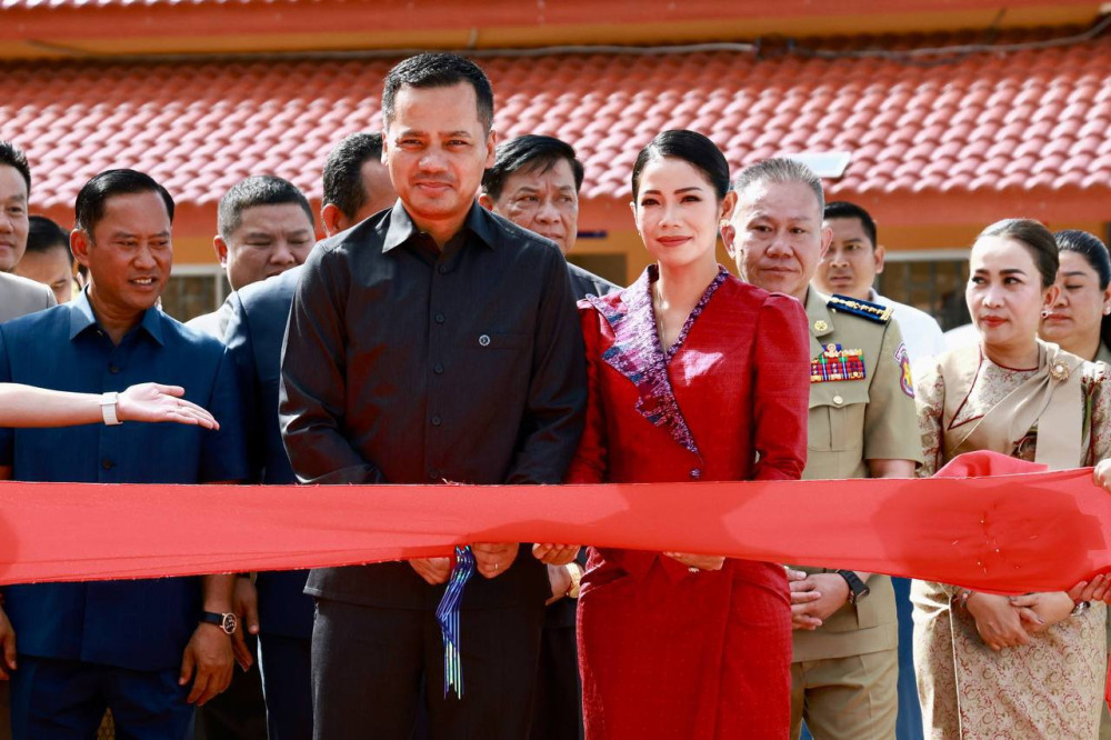 ឯកឧត្តមអភិសន្តិបណ្ឌិត ស សុខា និងលោកជំទាវ អញ្ជើញជាអធិបតីសម្ពោធដាក់ឱ្យប្រើប្រាស់អគាររដ្ឋបាលឃុំ និងសមិទ្ធផលនានានៅពន្ធនាគារខេត្តកែប