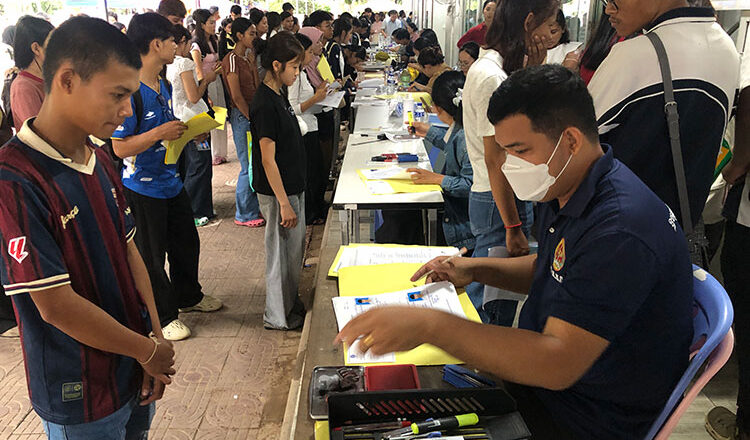 专家呼吁柬埔寨新一代重新审视学历与技能选择