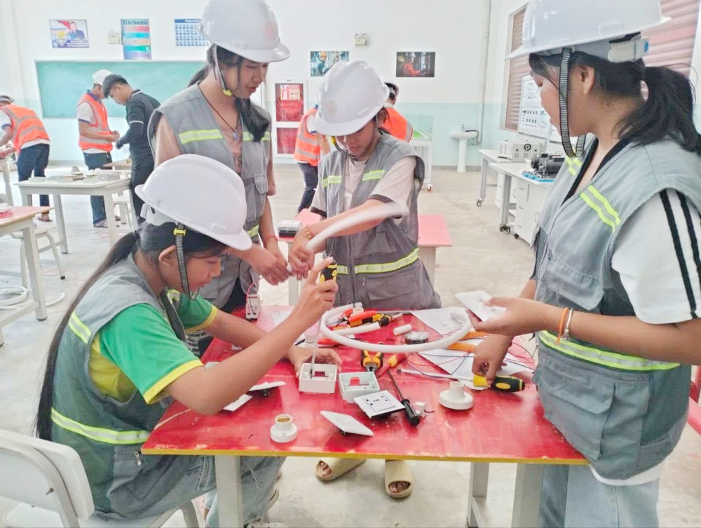中柬友谊理工学院开启新学年招生 热门专业需求旺盛