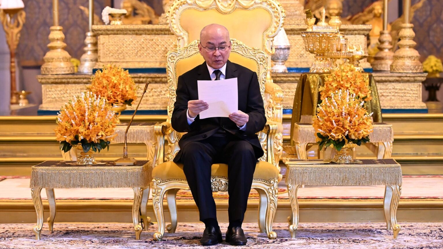 西哈莫尼国王呼吁全社会关爱老年人及弱势群体