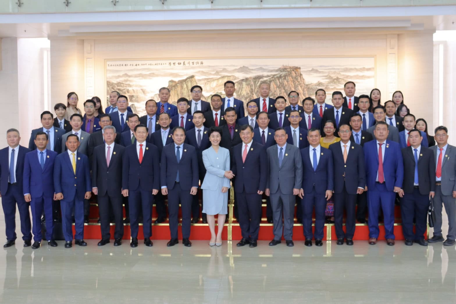 柬人民党代表团实地考察平陆运河等重点项目 汲取中国发展经验