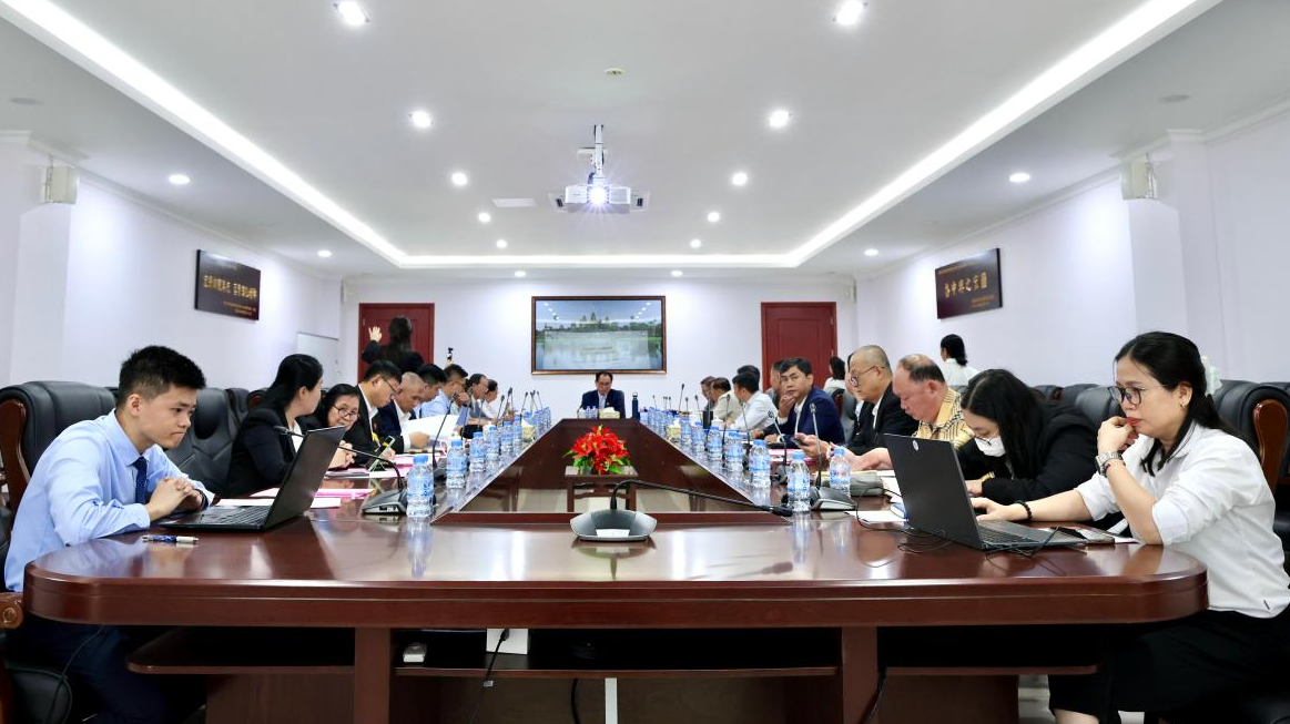 潮州会馆刘明勤会长亲自主持会馆及端华学校领导会议