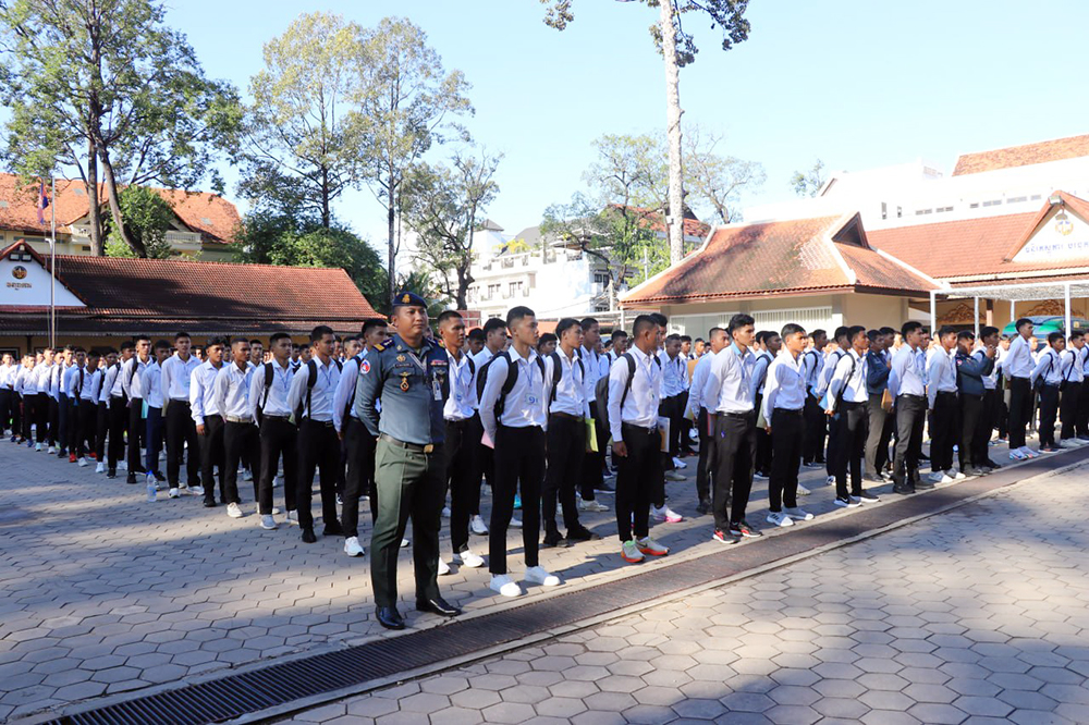កងរាជអាវុធហត្ថខេត្តសៀមរាប បានរៀបចំការណែនាំតម្រង់ទិស ដល់យុវជនស្ម័គ្រចិត្តបំពេញកាតព្វកិច្ចយោធិន ចំនួន៥៥៦នាក់
