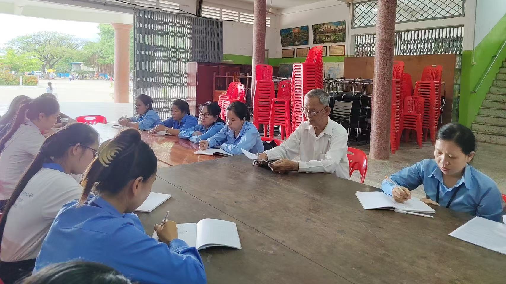 夯实华语根基赋能华文课堂——中华学校华文教师课后汉语水平提升培训顺利开展