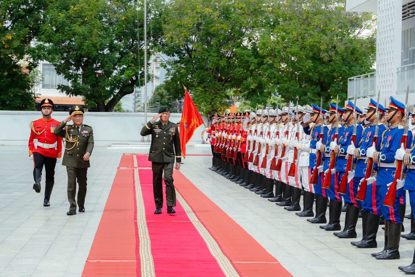 អគ្គមេបញ្ជាការកងយោធពលខេមរភូមិន្ទទទួលជួបសម្ដែងការគួរសមជាមួយនាយសេនាធិការកងទ័ពហ្វីលីពីន ដែលកំពុងបំពេញទស្សនកិច្ចនៅកម្ពុជា