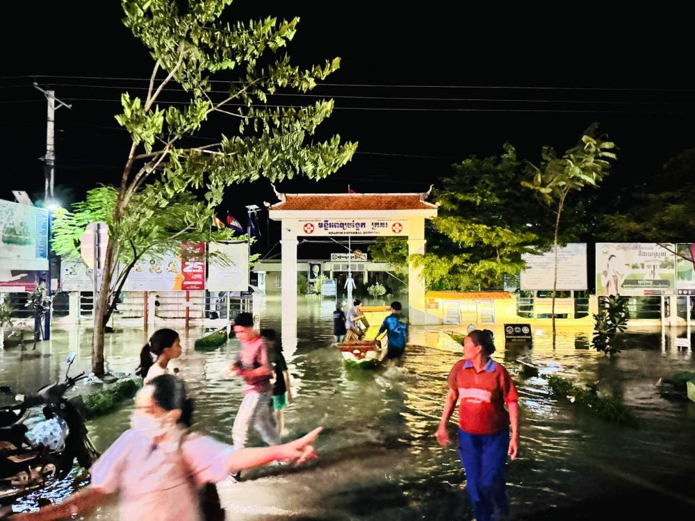 强降雨引发洪涝 菩萨省一医院连夜转移152名患者