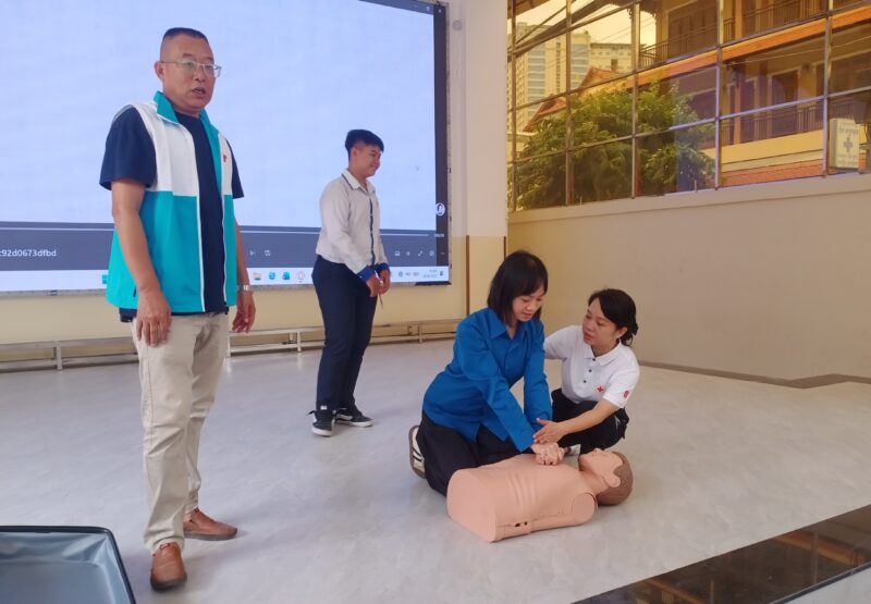筑牢安全防线 传递生命希望  —-“友谊之桥”红十字应急救护宣讲走进民生校园