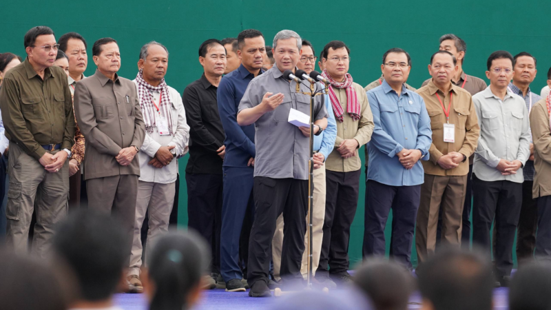 洪玛奈赴马德望视察重灾区  部署灾后恢复与水资源管理工作